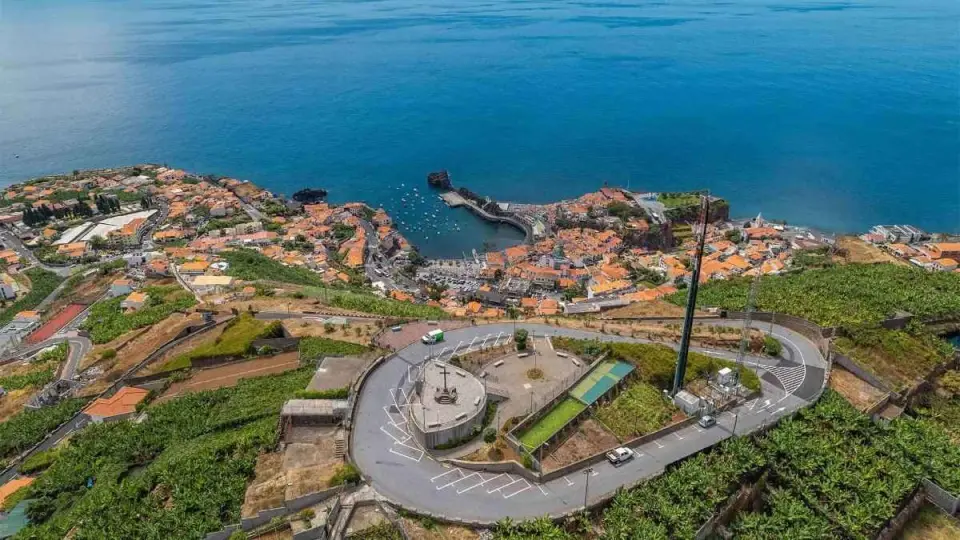 Aerial view of Câmara de Lobos harbour from the Pico da Torre viewpoint