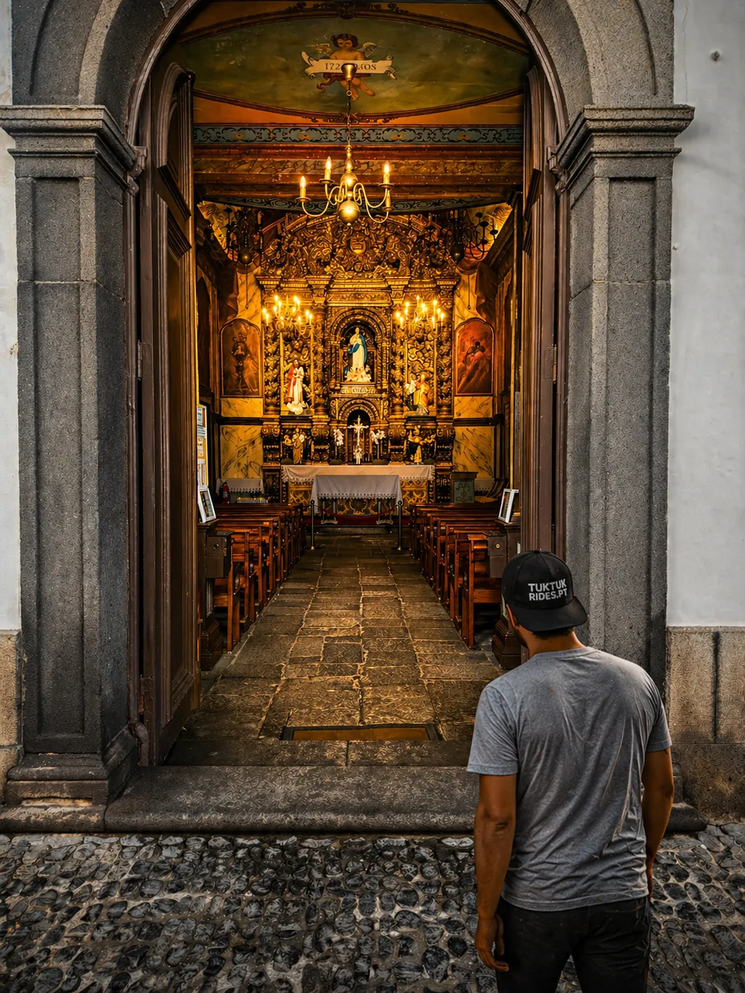 Passagem pela igreja — Skywalk do Cabo Girão (580 m) de Tuk Tuk