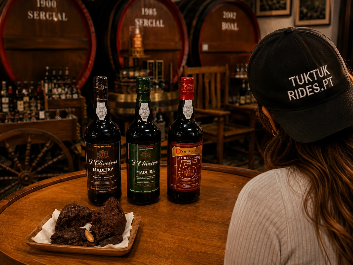 Prova de Vinho Madeira e Bolo de Mel de Tuk Tuk — tour de tuk tuk na Madeira