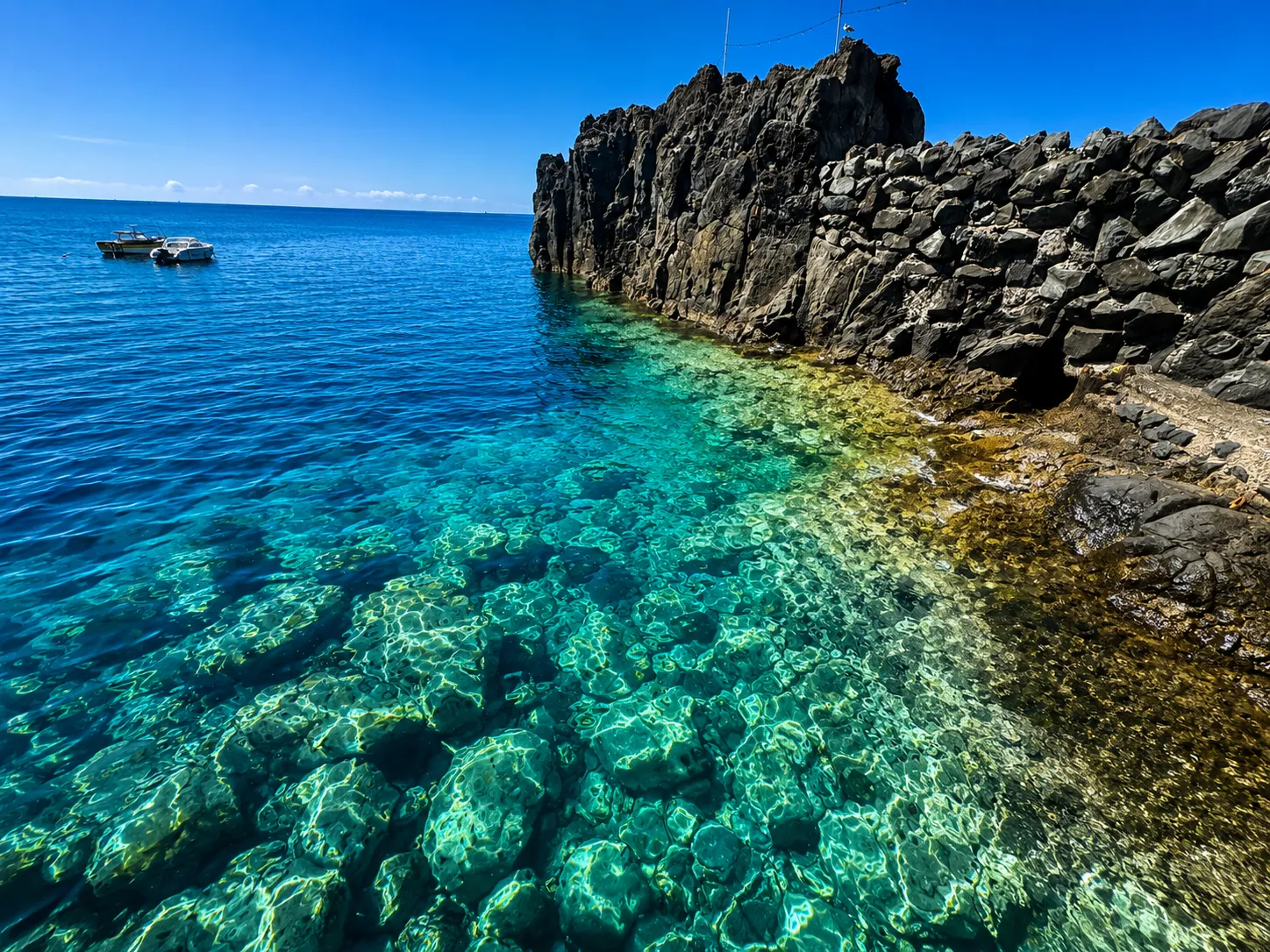 Vulkanisches Dorf & Kirchhügel Tuk Tuk tour in Madeira