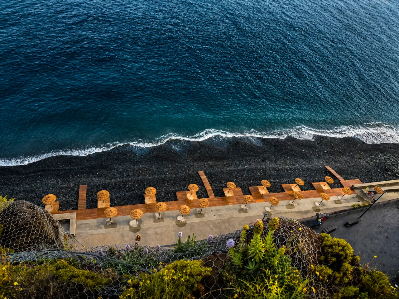 A praia local — Câmara de Lobos de Tuk Tuk: Vila e Pico da Igreja